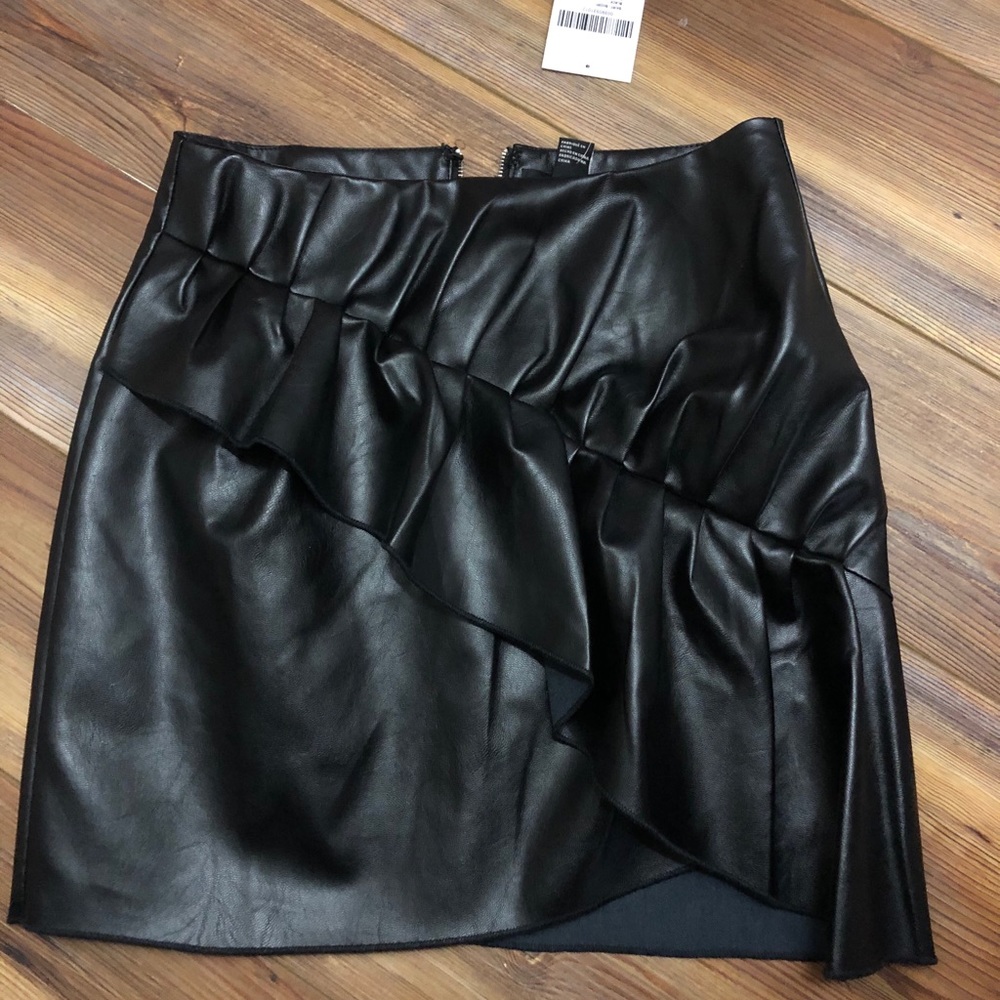 NWT Forever 21 black leather skirt ⭐️